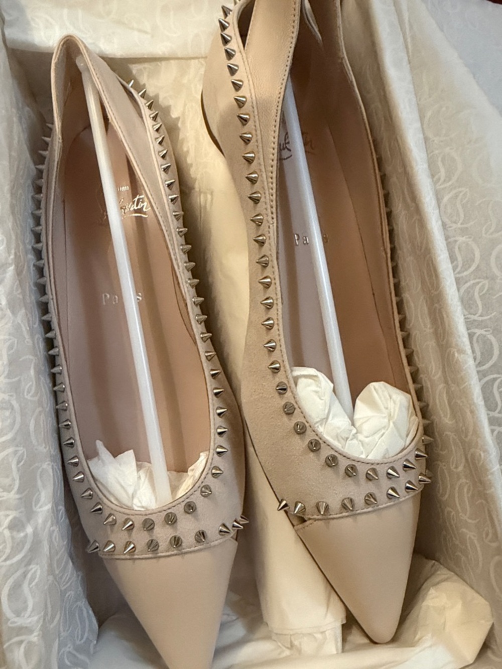 Christian Louboutin Duvettina Spikes Flat - Picture 3 of 5